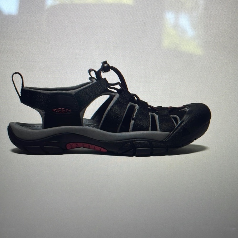NEW Keen Women’s Newport H2 Sandal - Black/Raspberry
